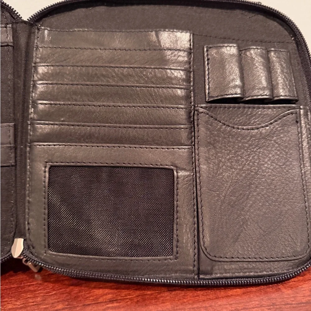 HOBO Black Leather Crossbody Bag - Picture 5 of 8
